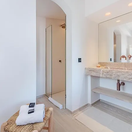 Antigua بويينسا